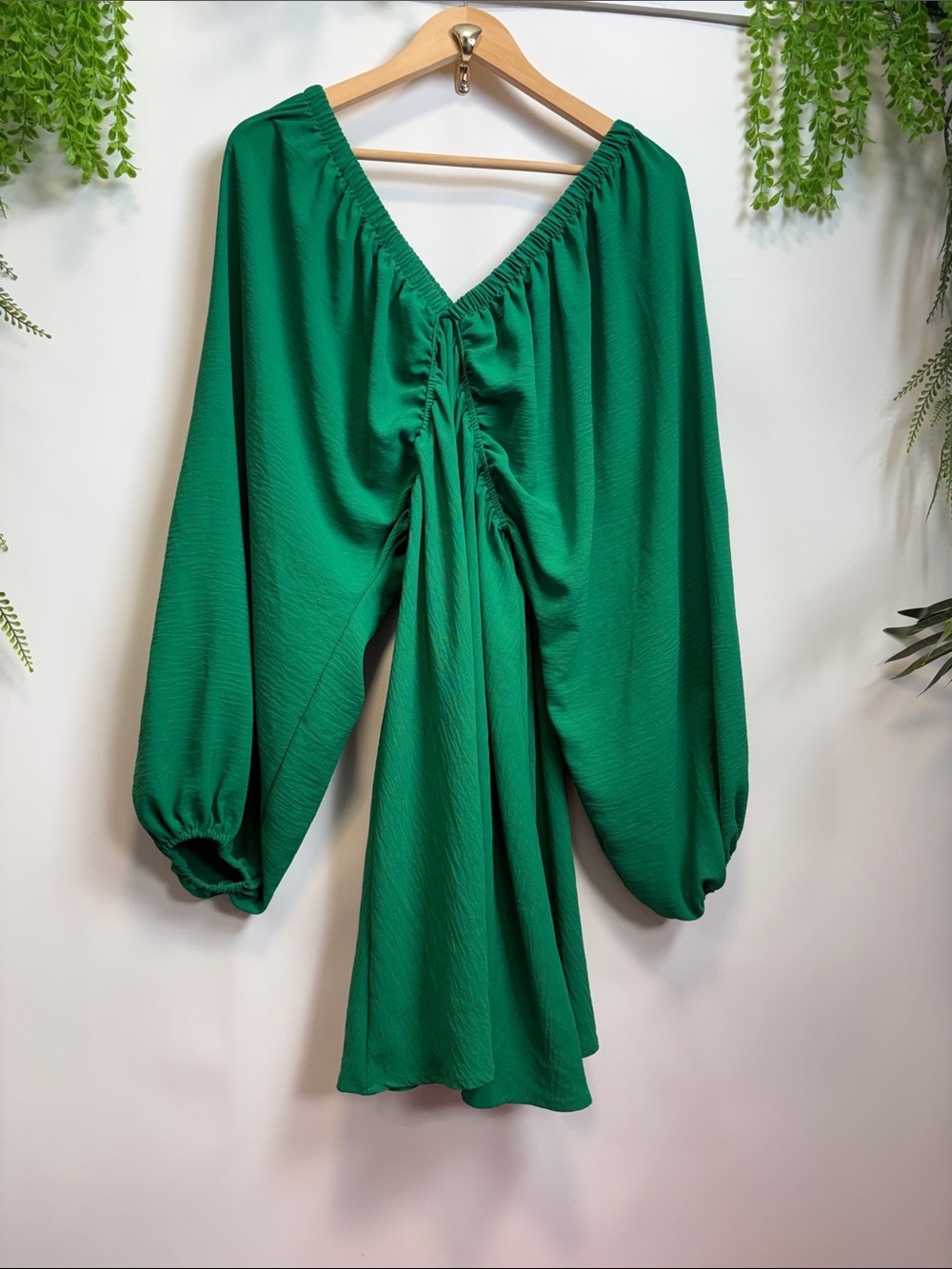 Source Unknown Emerald Green Ruched V-Neck Long balloon Sleeve Dress